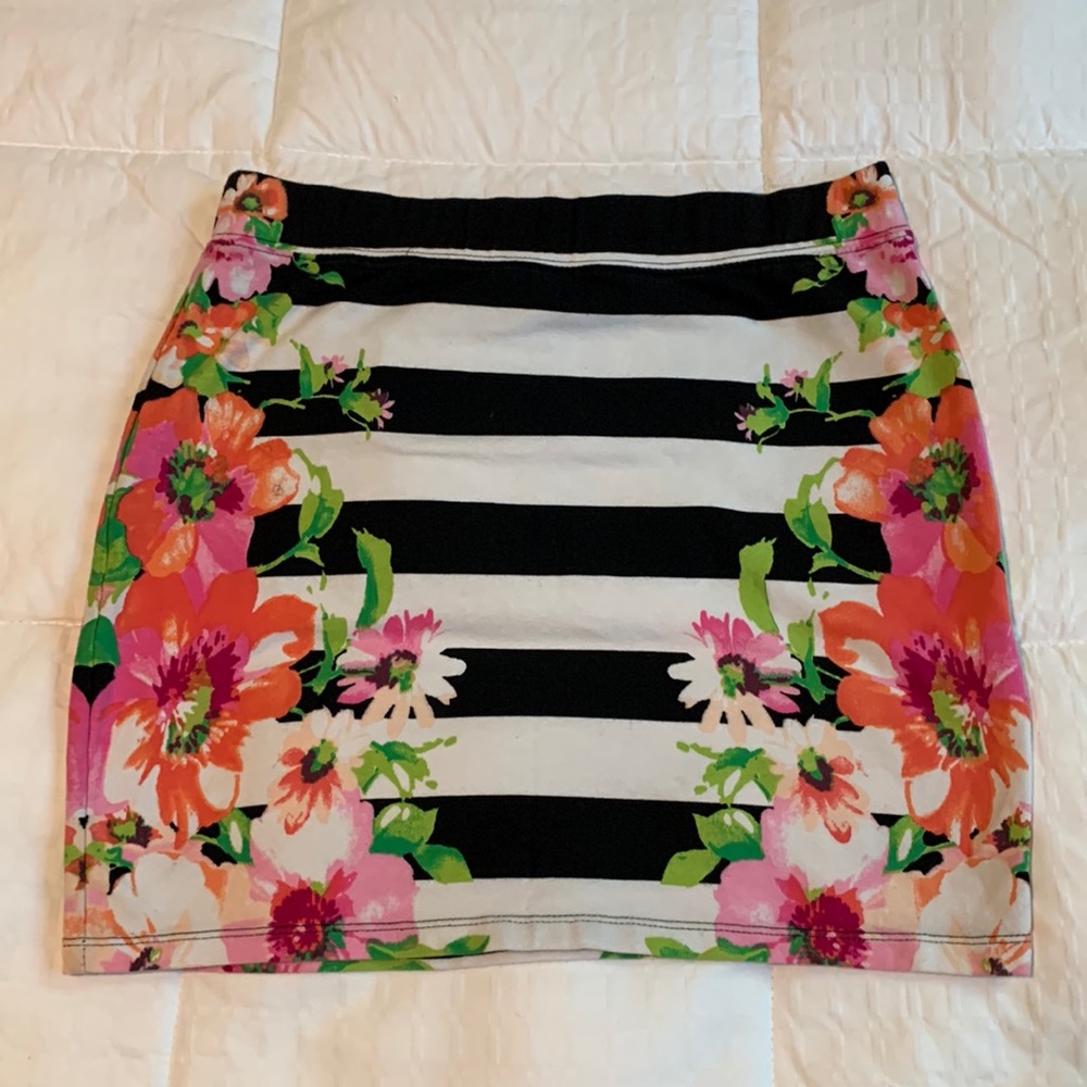 Stretchy Mini-Skirt